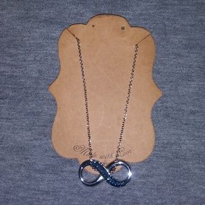 🌸Sterling silver infinity necklace.